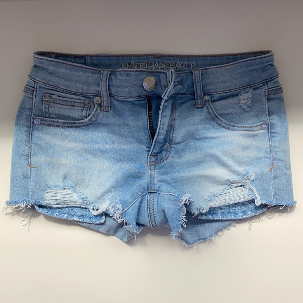 American Eagle women’s denim shorts!